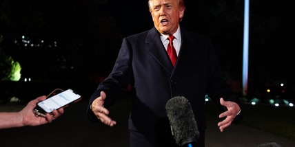 Trump insulta una giornalista, 'stai zitta cicciona'