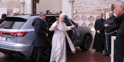 Papa Leone, sulla tomba di San Francesco ho pregato per la pace