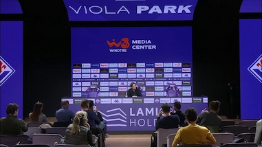 Vanoli si trasforma in un giornalista: "Posso farvi una domanda?"