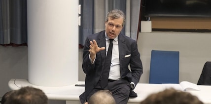 Giuntoli, l'ex Juve fa il professore: "Sempre più difficile. Ecco in cosa bisogna essere bravi" Giuntoli, l'ex Juve fa il professore: "Sempre più difficile. Ecco in cosa bisogna essere bravi"