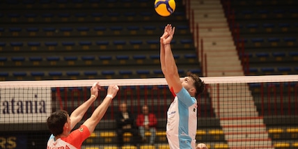 Pazza Catania, va sotto 0-2, poi batte la capolista al tie break