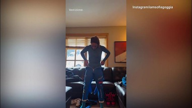 Sofia Goggia, vestizione con omaggio a Ornella Vanoni