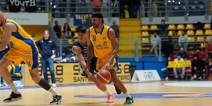 La Reale Mutua Basket Torino torna a vincere anche in casa: prova di forza contro Roseto