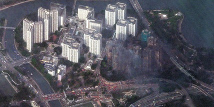 Spento dopo quasi 48 ore il violento incendio di Hong Kong