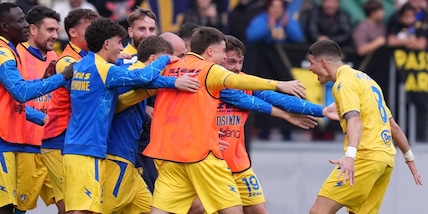 Palermo e Empoli a valanga, tris Venezia, sale l'Avellino. Corsa Frosinone da Serie A