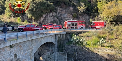 Auto precipita da un ponte, tre morti in Sardegna