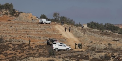 Volontaria, 'aggrediti dai coloni con calci e pugni'