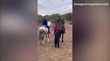 Che fine ha fatto Thiago Motta? Con la moglie insieme ad un cavallo...