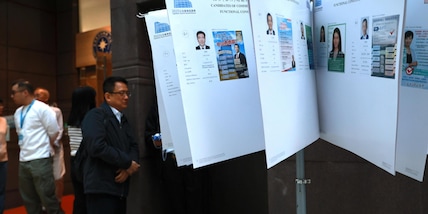 Dopo l'incendio, Hong Kong alle urne per eleggere parlamentari