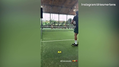 Lady Mertens e Dries, partitina a padel per iniziare la giornata