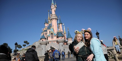 Disney investirà un miliardo in OpenAI, concede in licenza i suoi personaggi