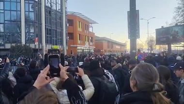 Milan-Sassuolo, i pullman delle squadre arrivano a San Siro