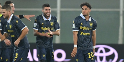 Carrarese, tris all’Entella ma perde l’ex Juve Hasa. Il Frosinone vola in vetta, il Pescara sprofonda