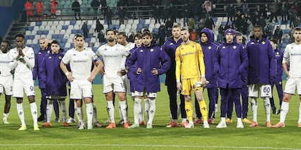 "Mani addosso, bottiglie, sedie che volavano". Fiorentina fuori controllo e il Sassuolo chiede i danni
