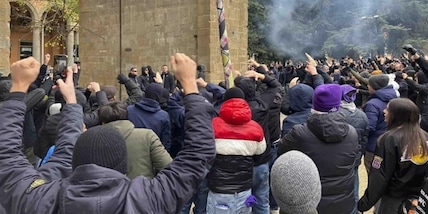 Fiorentina nel caos, tifosi contro la squadra: l'arrivo surreale della squadra al Franchi