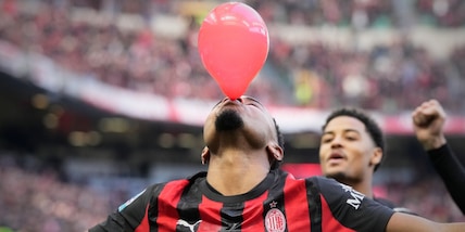 Nkunku, il palloncino dopo il gol: perché l'attaccante del Milan esulta così