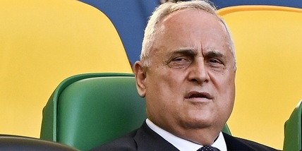 Lotito: “Raspadori non è Maradona, Sarri faccia l’allenatore. Arbitri? Sistema non credibile”