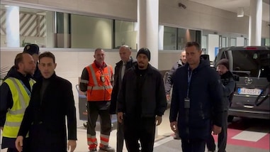 Roma, ecco Malen: lo sbarco a Ciampino del giocatore