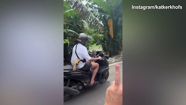 Mertens, giro in moto con la moglie