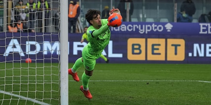 Corvi salva il Parma, Leali si 'riprende' il Genoa: al Tardini la scena è dei portieri