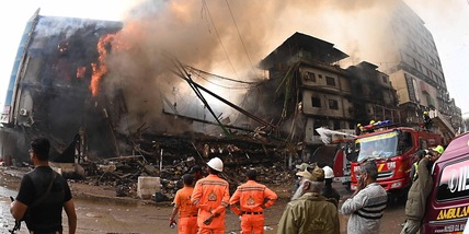 In Pakistan almeno sei morti in un incendio in un centro commerciale