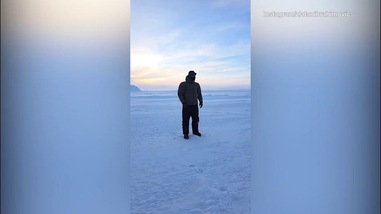 Ibrahimovic che spettacolo, rovesciata in mezzo al ghiaccio