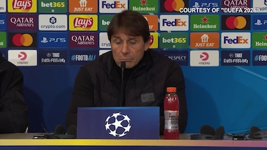 Conte usa l'ironia:"Fantastico giocare 9 gare in 27 giorni"