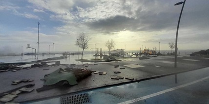 ++ Maltempo, mareggiate su Catania, evacuate decine di famiglie ++