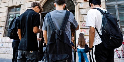 Provvedimenti per altre due docenti della scuola studente suicida