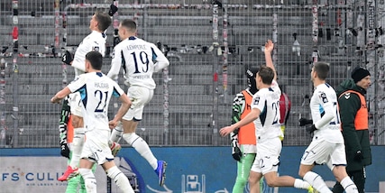 L'Hoffenheim non si ferma: battuto in 10 il Werder di Mbangula. Un rigore al 93' frena il Lipsia L'Hoffenheim non si ferma: battuto in 10 il Werder di Mbangula. Un rigore al 93' frena il Lipsia