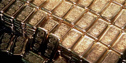 L'oro scende sotto 5.000 dollari, argento a picco del 17% a 95 dollari