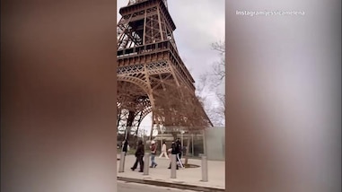 Lady Immobile ammira la Tour Eiffel