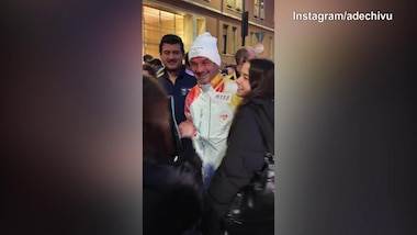 Milano-Cortina 2026, Chivu con la torcia olimpica per Milano