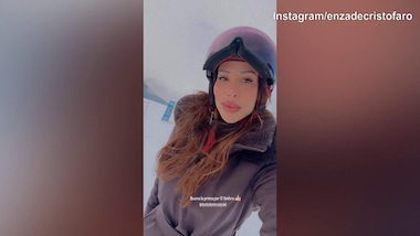 Lady D'Ambrosio e i complimenti al marito: "Buona la prima sugli sci.."