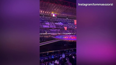Milano-Cortina 2026, Mariah Carey canta "Volare" ma c'è l'aiutino...