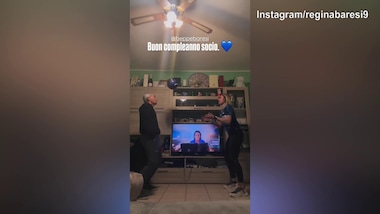 Regina Baresi, palleggi di testa per festeggiare il compleanno di papà Beppe