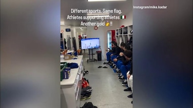 La nazionale di hockey festeggia l'oro nel pattinaggio