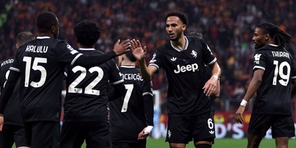 "Torna allo zoo", Kelly non resta in silenzio e denuncia l'insulto razzista: cosa è successo