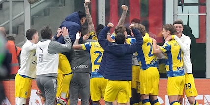 Milan ko, festa Parma: Troilo gol, Piccinini convalida col Var. Fuga Inter, Chivu a +10 su Allegri!