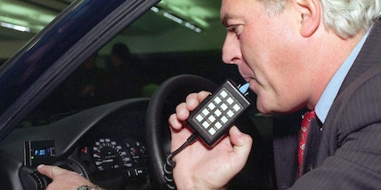 Scatta da oggi l'alcolock in auto, costa circa 2.000 euro