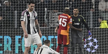 Alla Juve non basta il cuore, è fuori dalla Champions: la partita per immagini