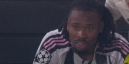 Lacrime, disperazione e di Gregorio prova a consolarlo: la reazione di Thuram dopo la sostituzione