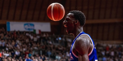 Niang dirige l’orchestra: così l’Italia concede il bis