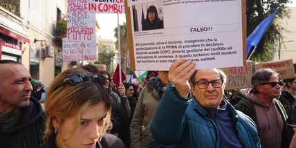 Scontri a Bagnoli per l'America's Cup, poliziotto ferito