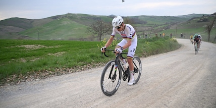 Pogacar è un Boss: sterrato da record