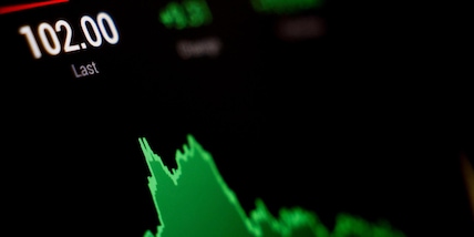 Il petrolio scende sotto quota 100, Brent a 97,6 dollari