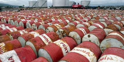 Il petrolio risale a New York del 9,67%, chiude a 95,69 dollari