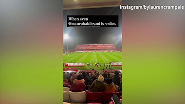 Monza-Palermo 3-0, l'ex Baldissoni esulta in tribuna a fine gara