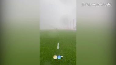 L'allenamento nella 'nebbia' di Pogba