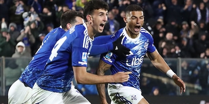 Il Como ribalta la Roma tra le polemiche, la Juve resta a -1 dalla Champions: le dichiarazioni